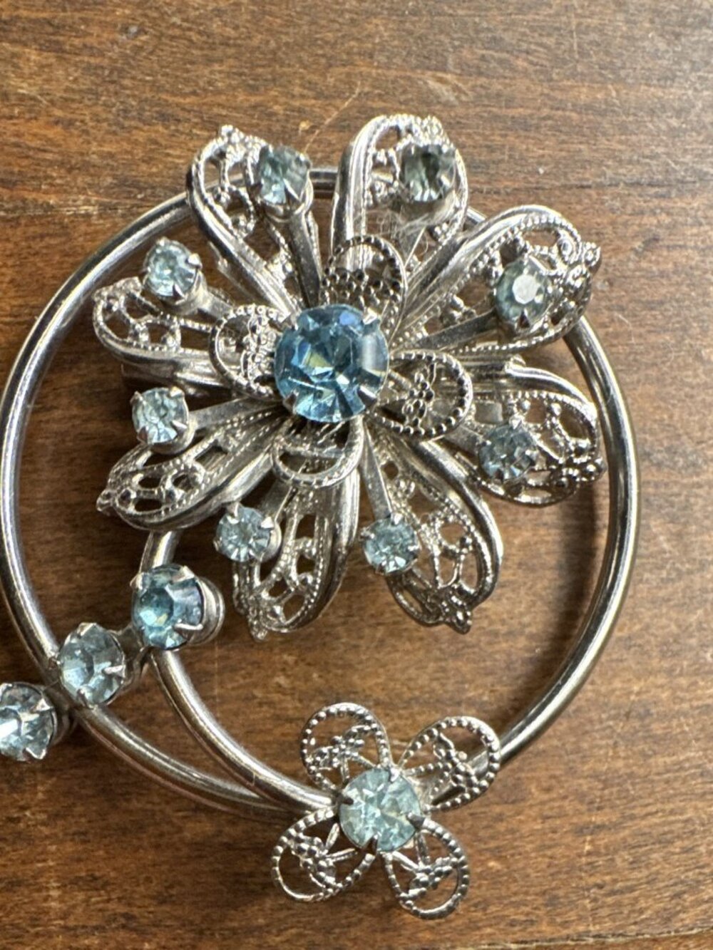 Vintage Mid Century Silver Tone Light Blue Rhinestone Circle Wreath Flower Brooc